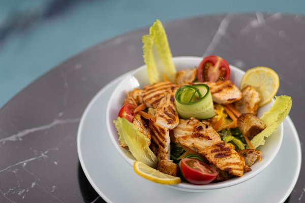 Cocktails créatifs et muffins sucrés-salés : le guide ultime pour l'hôte parfait